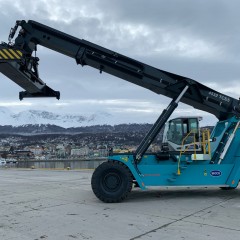 A new Konecranes reach stacker arrives at “the end of the world”_image